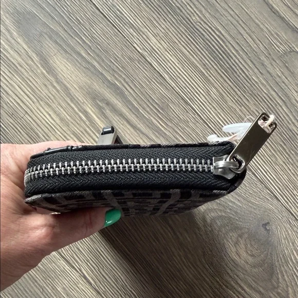 Black and Gray Geometric Clutch Wristlet - Picture 4 of 8